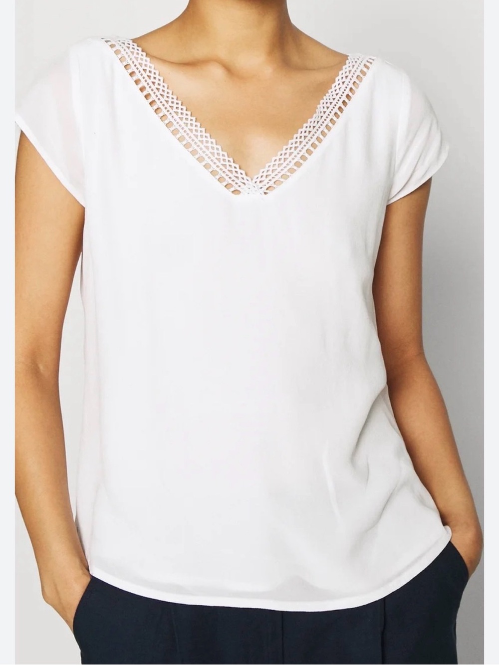 Camaïeu White V-Neck Lace Trim Fluid Blouse - Size L 0327